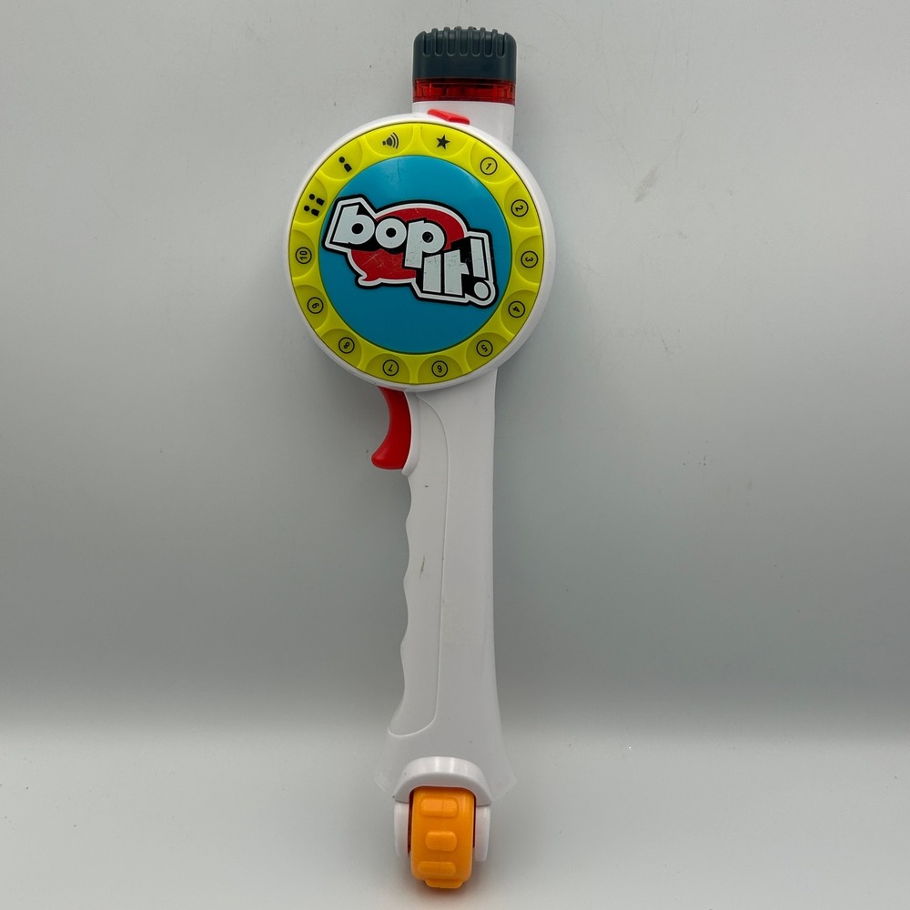 2017 Bop It Challenge Game Maker Hasbro Electronic Handheld White Skill -Tested